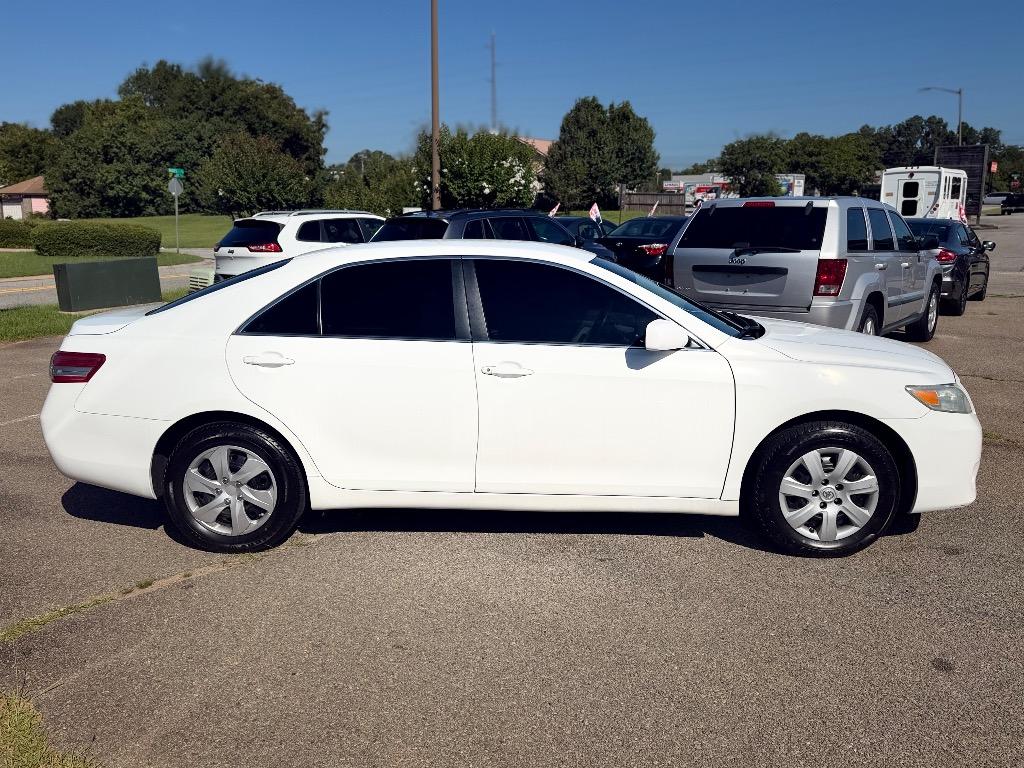 Toyota Camry photo 3