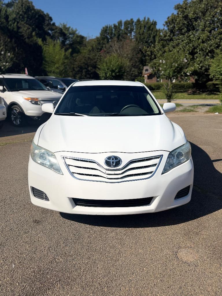Toyota Camry photo 2
