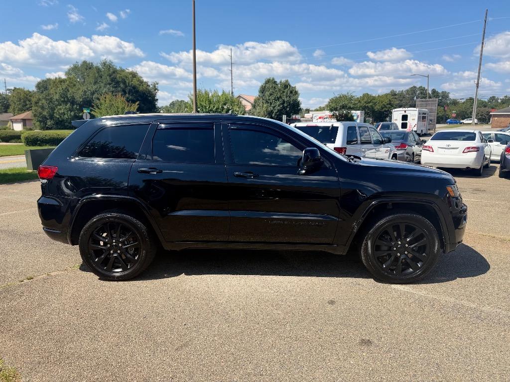 Jeep Grand Cherokee photo 3