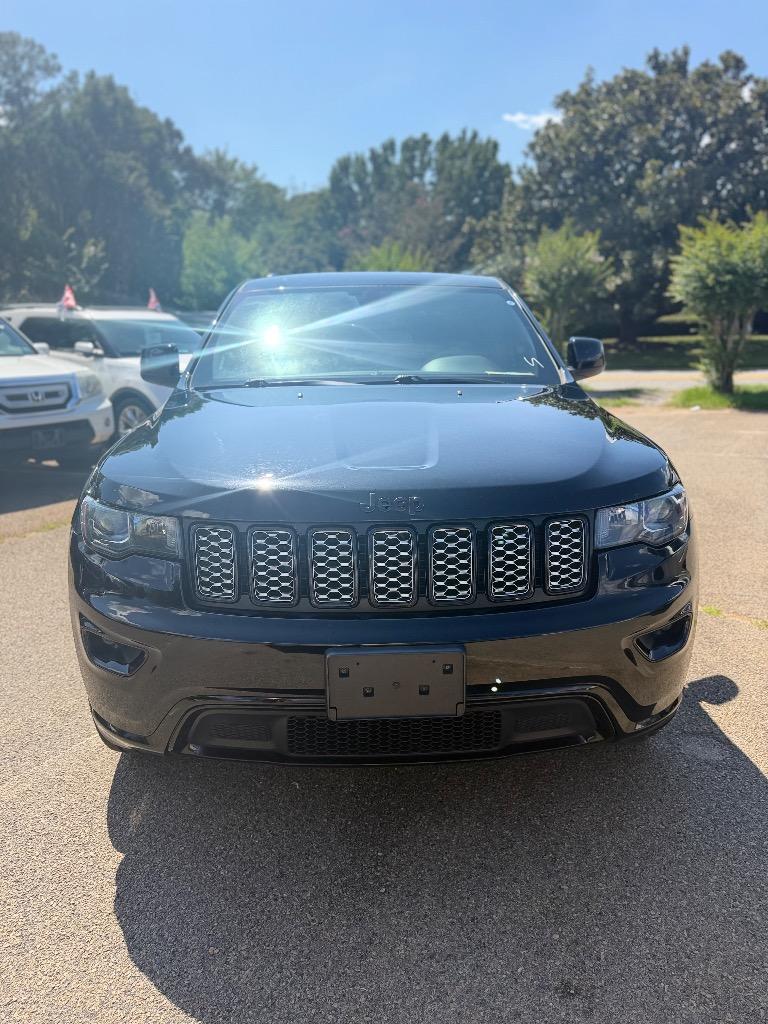 Jeep Grand Cherokee photo 2