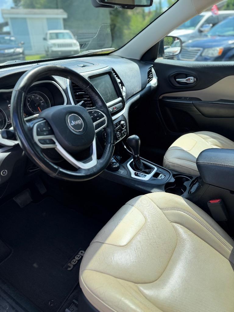 Jeep Cherokee photo 8