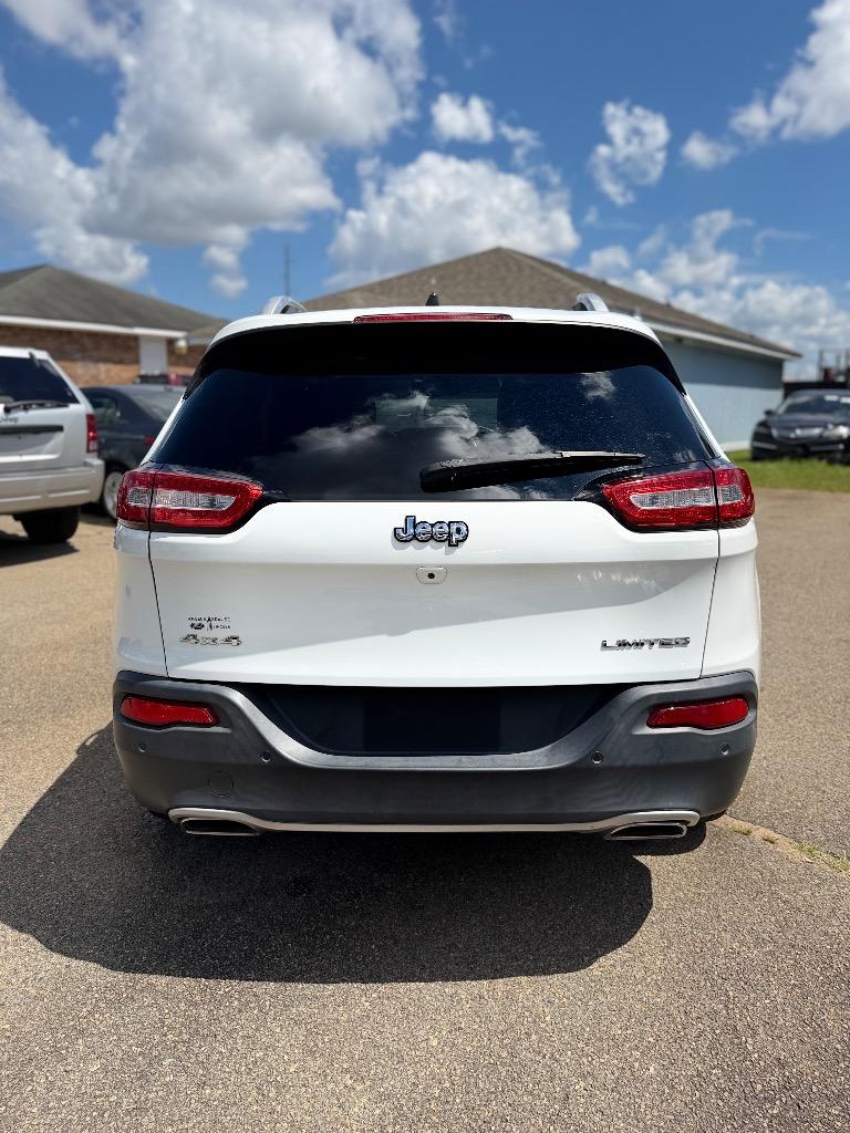 Jeep Cherokee photo 4