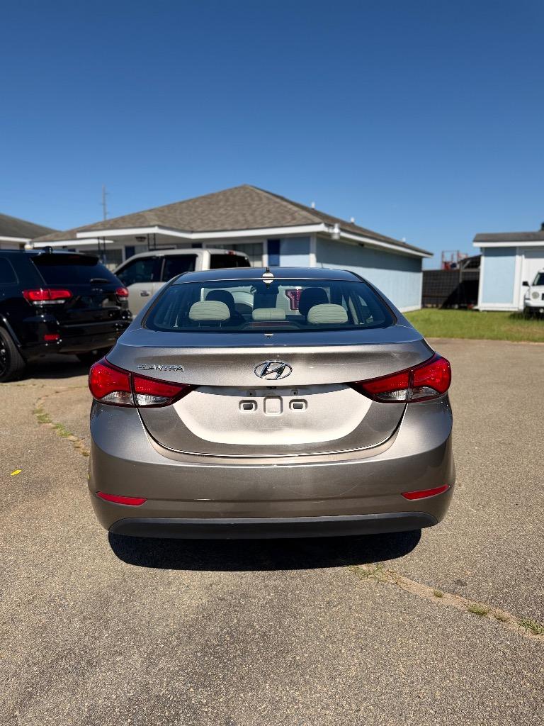 Hyundai Elantra photo 4