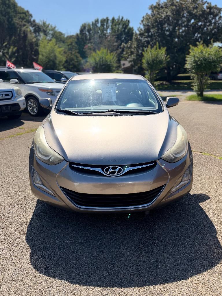 Hyundai Elantra photo 2
