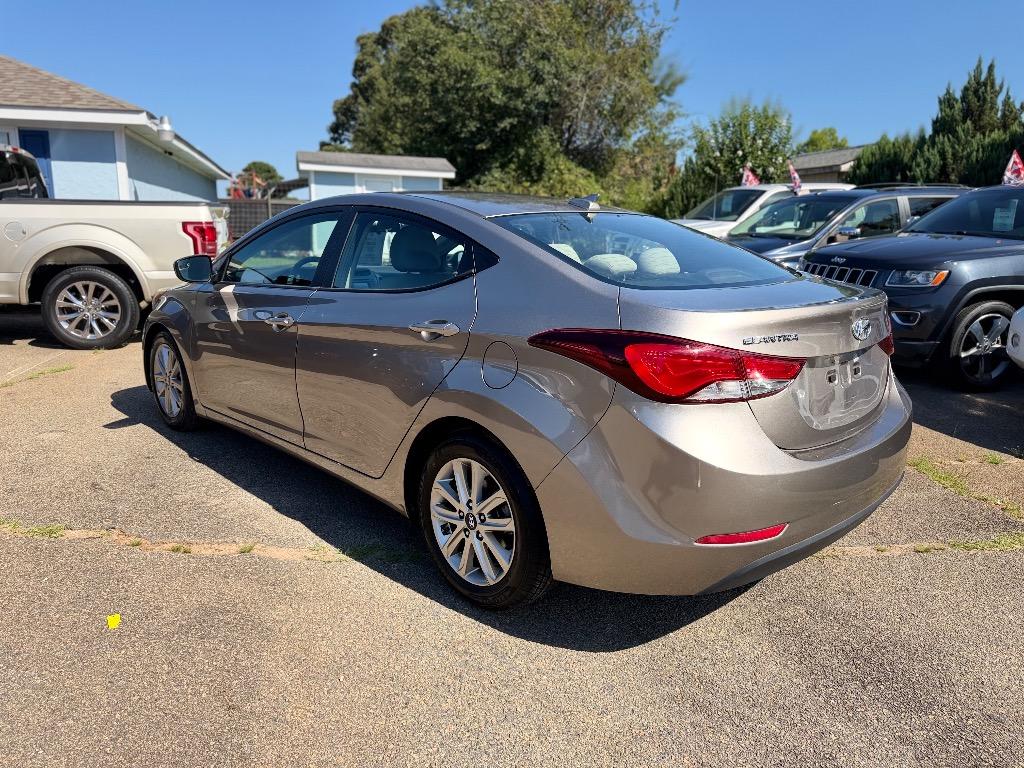 Hyundai Elantra photo 5
