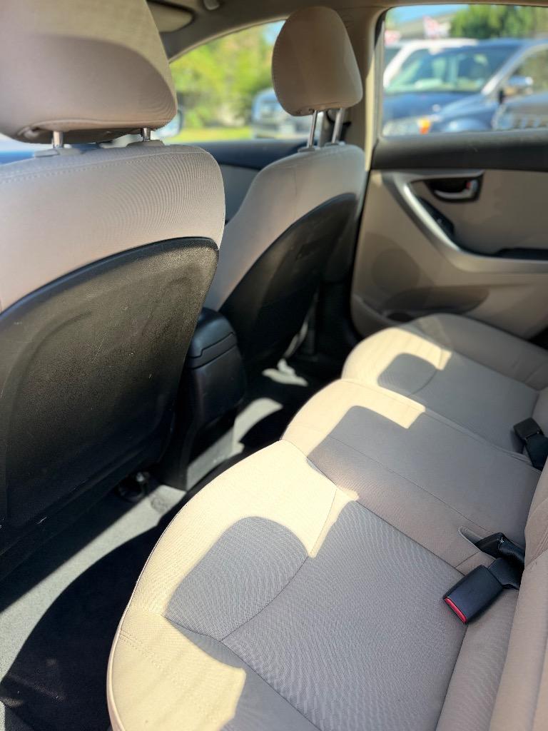 Hyundai Elantra photo 6