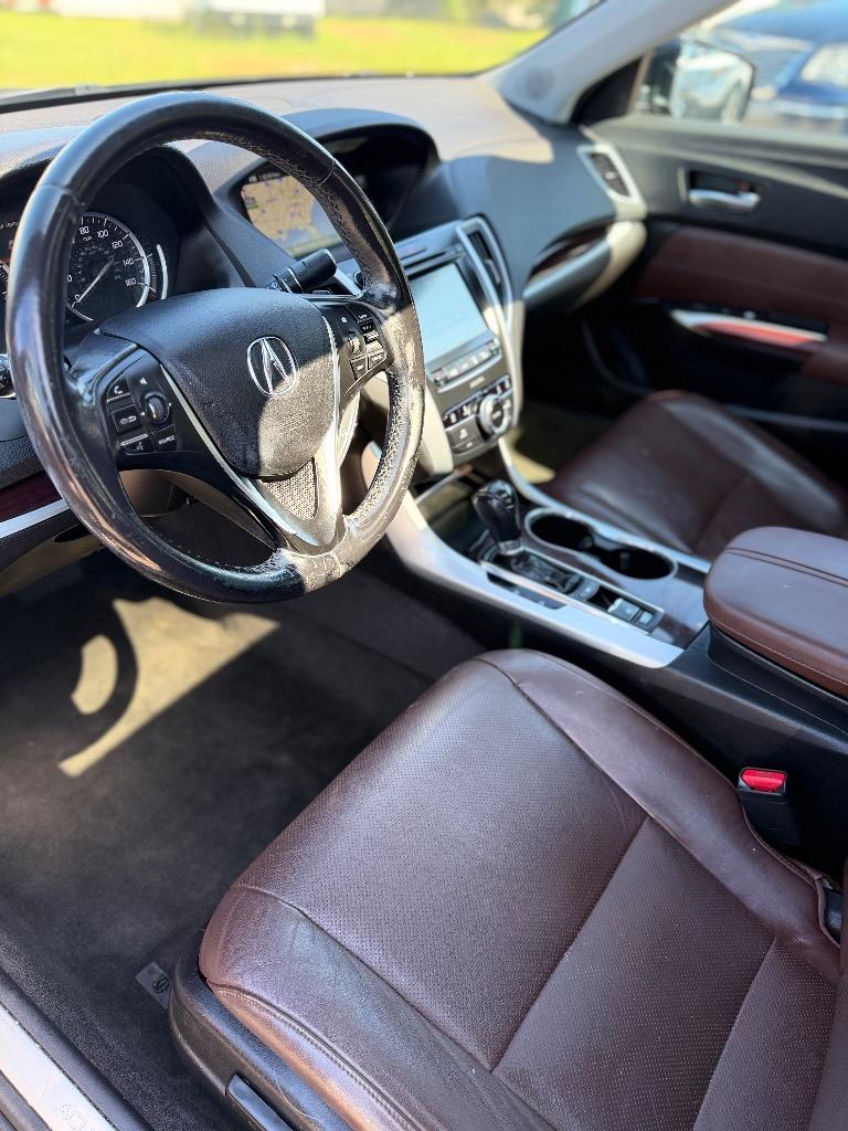 Acura TLX photo 9