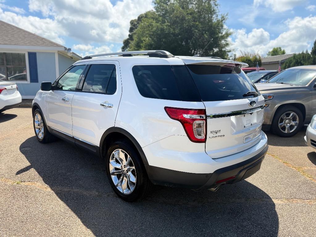 Ford Explorer photo 5