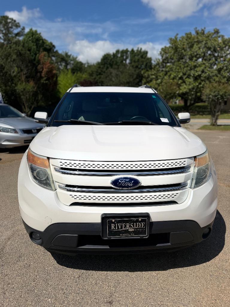 Ford Explorer photo 2