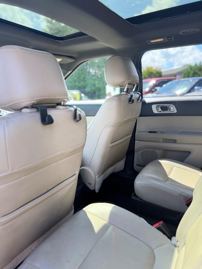 Ford Explorer photo 6
