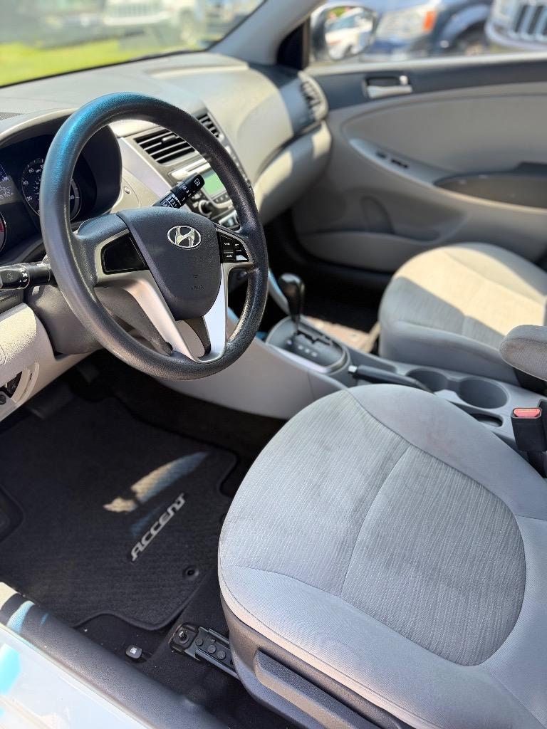 Hyundai Accent photo 8