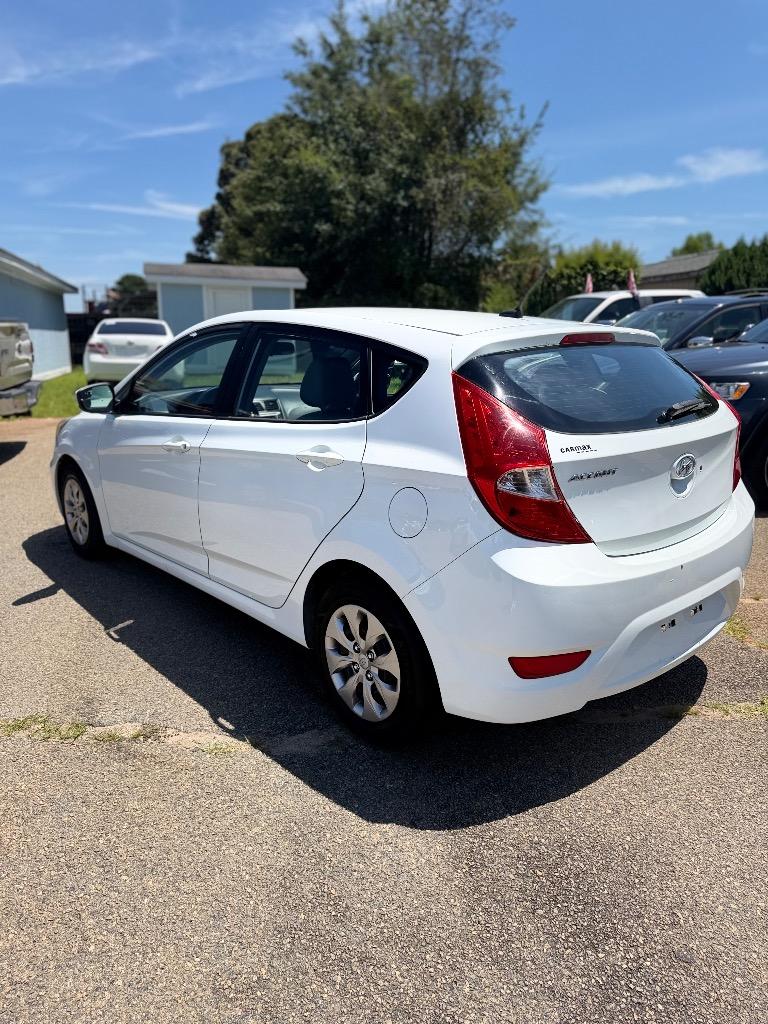 Hyundai Accent photo 5