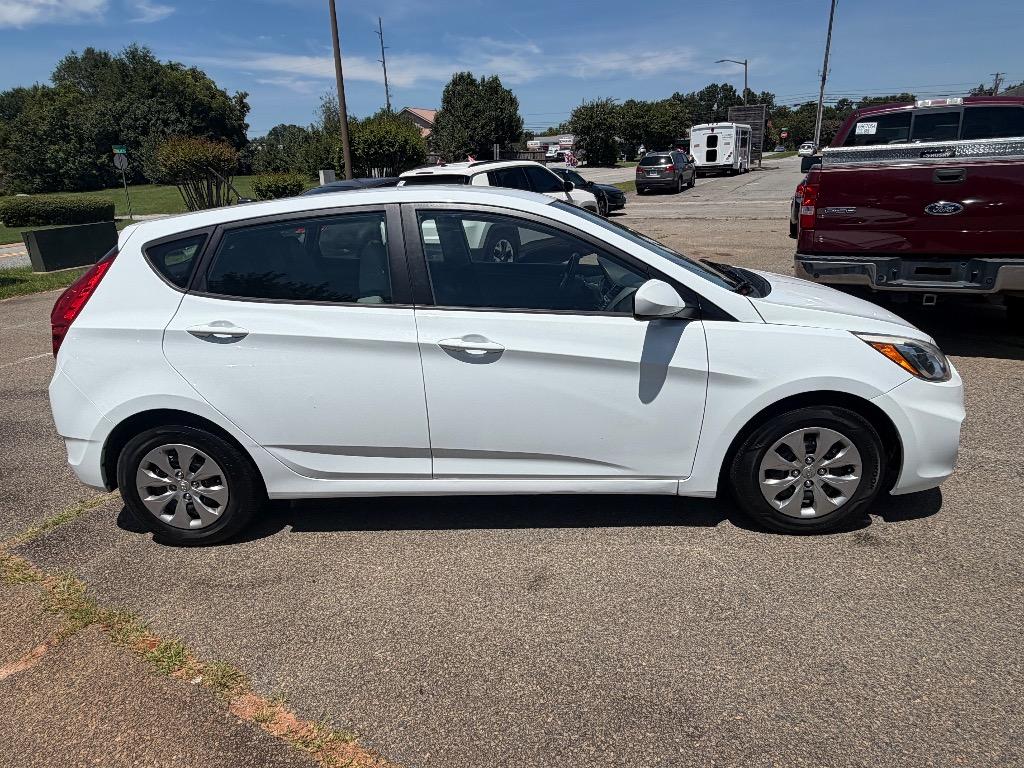 Hyundai Accent photo 3