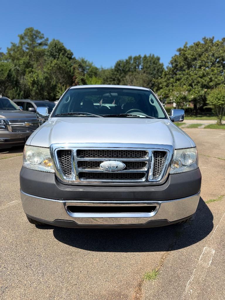 Ford F-150 photo 2