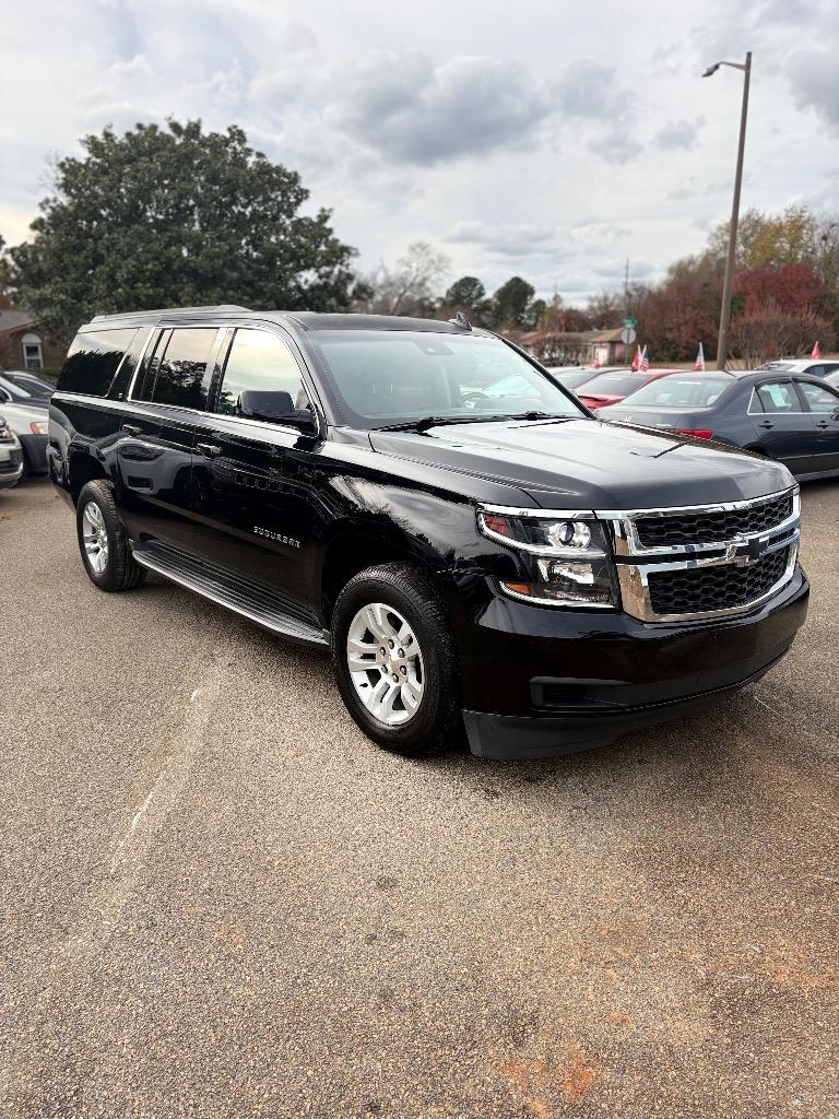 2017 Chevrolet Suburban LT's photo
